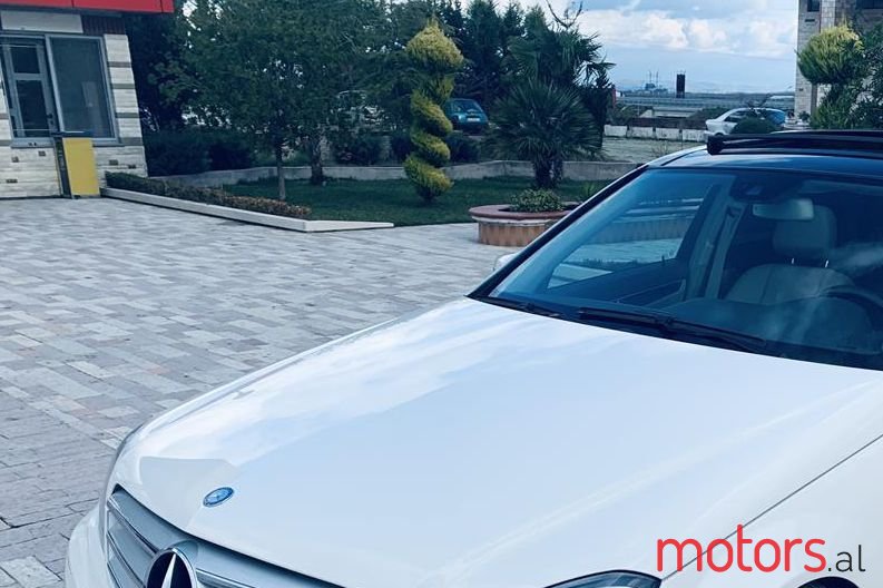 2012' Mercedes-Benz 300 photo #1