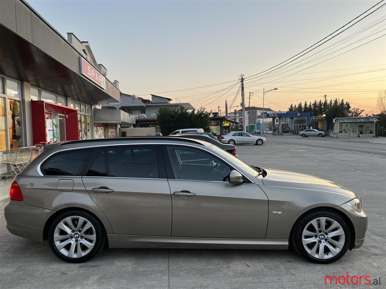 2011' BMW 320 photo #1