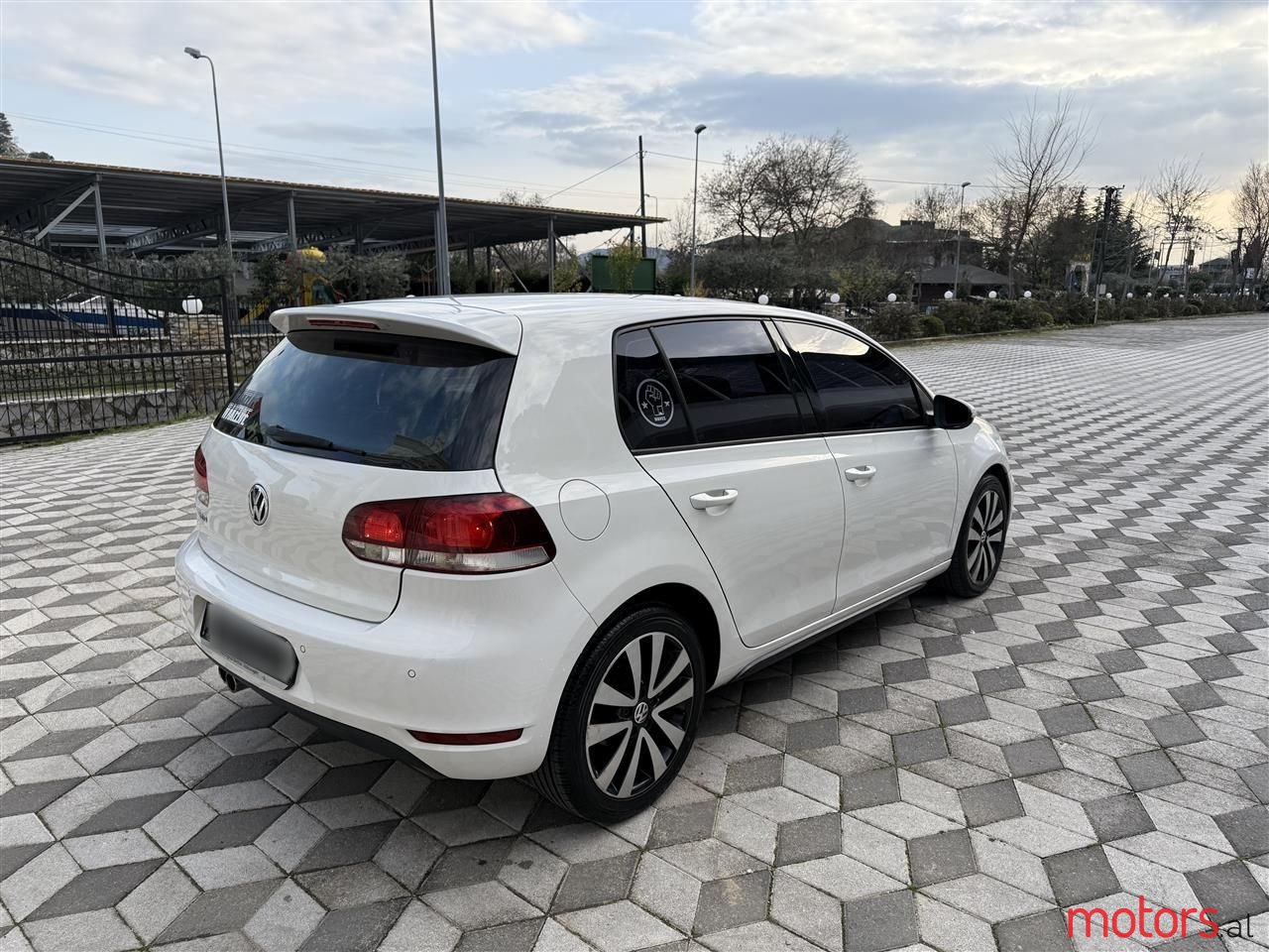 2010' Volkswagen Golf photo #4