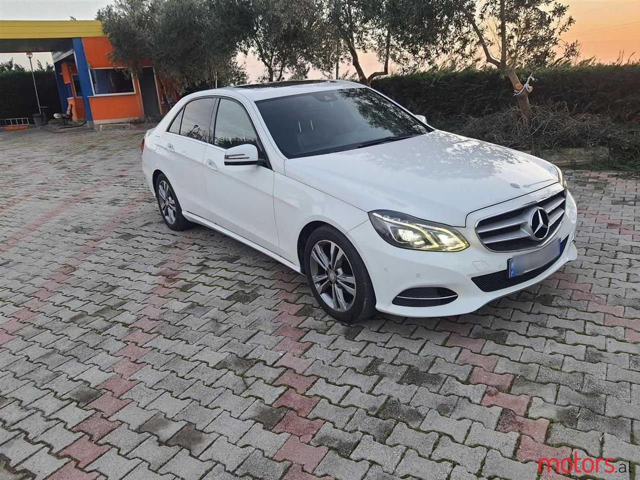 2015' Mercedes-Benz E 220 photo #2