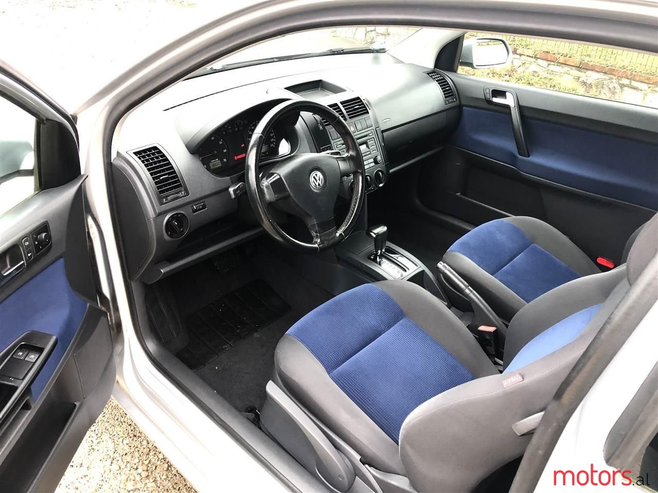 2005' Volkswagen Polo photo #4