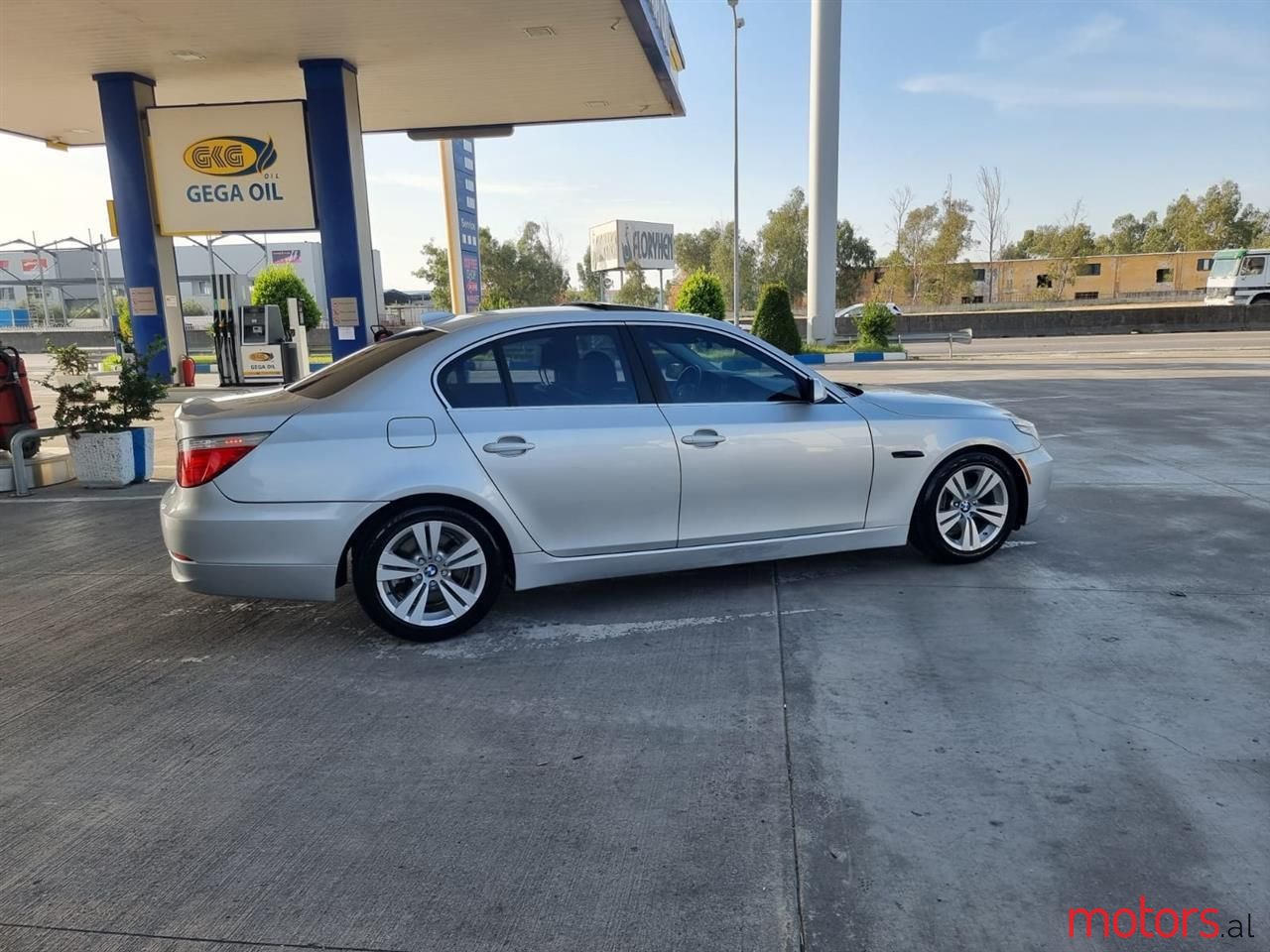 2010' BMW 528 photo #2