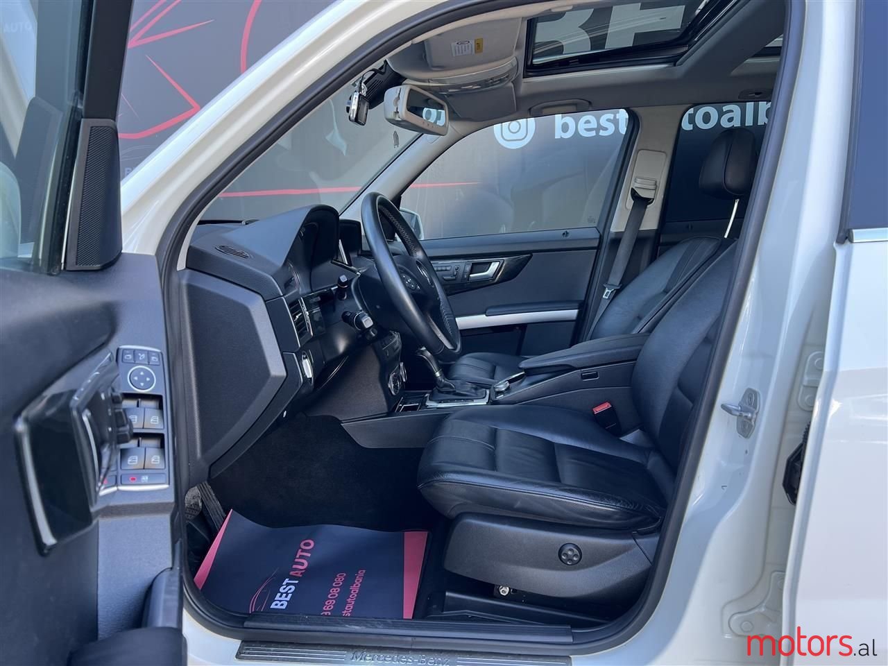 2011' Mercedes-Benz GLK 250 photo #3