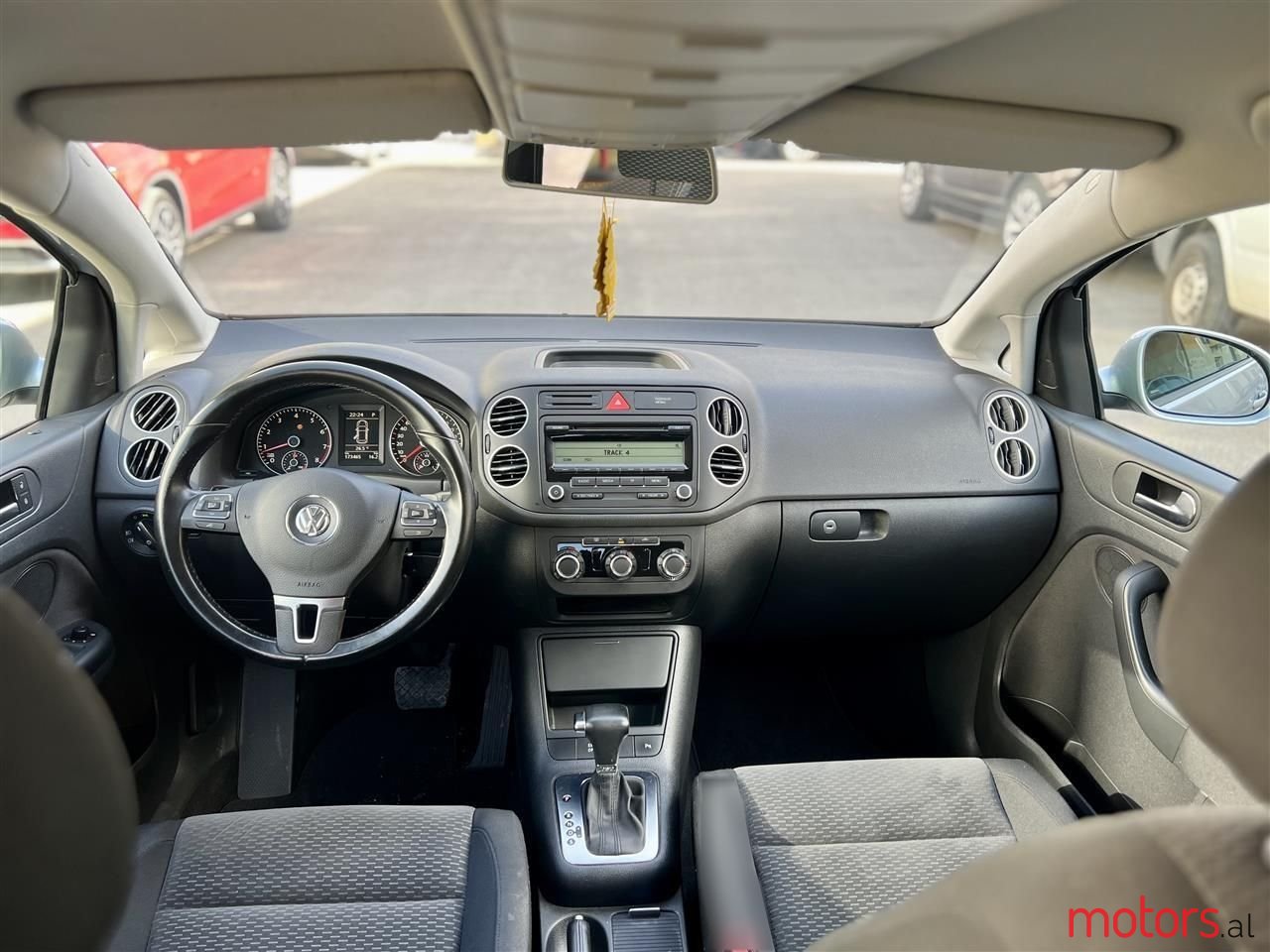 2009' Volkswagen Golf Plus photo #3