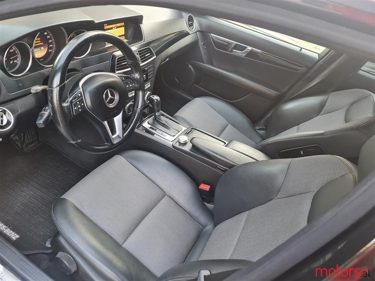 2011' Mercedes-Benz C 220 photo #5