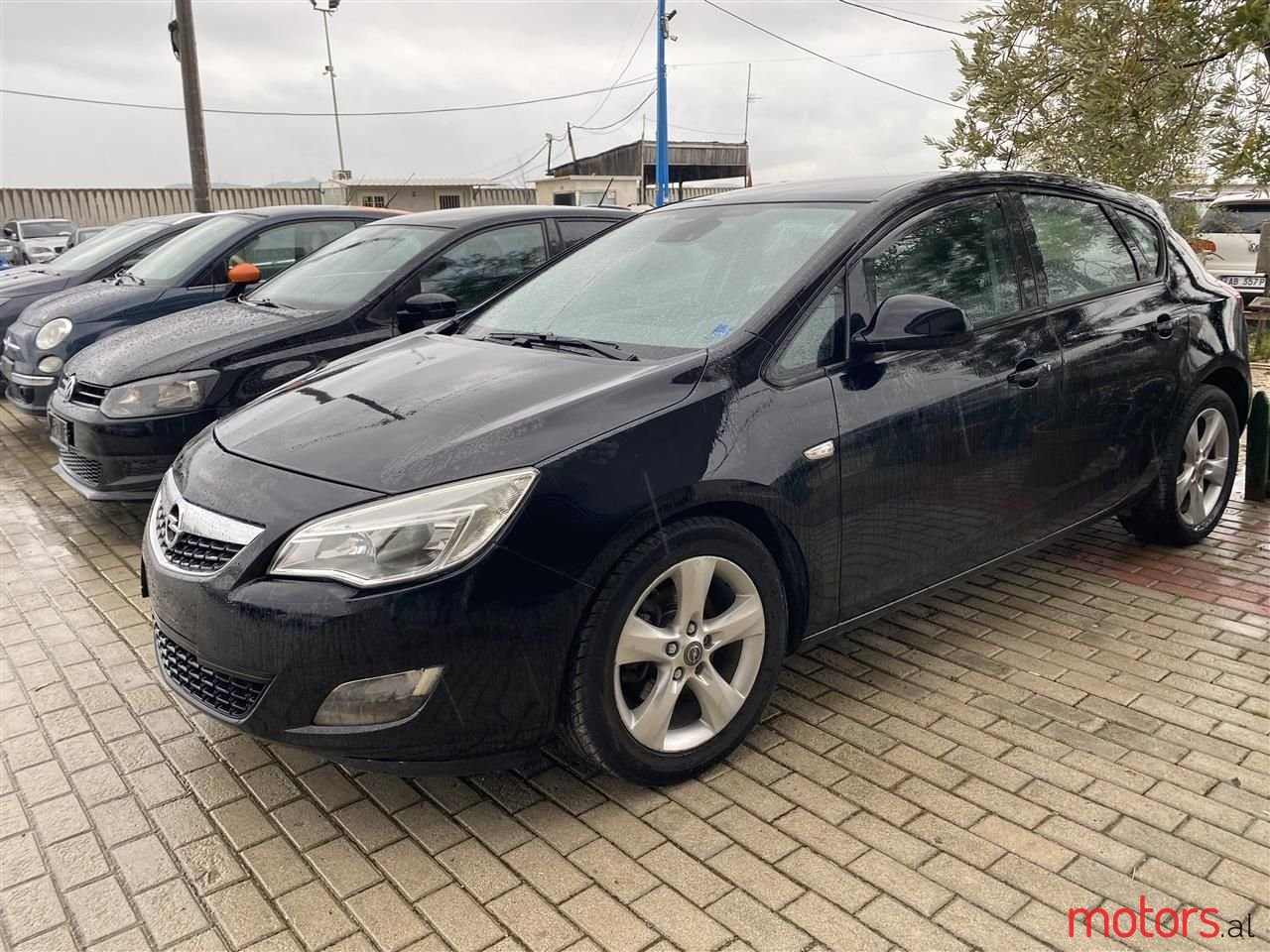 2011' Opel Astra photo #1