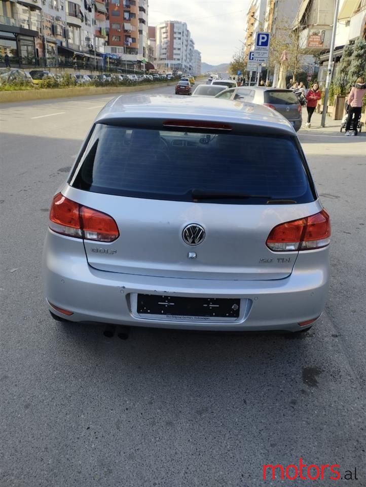 2011' Volkswagen Golf photo #4