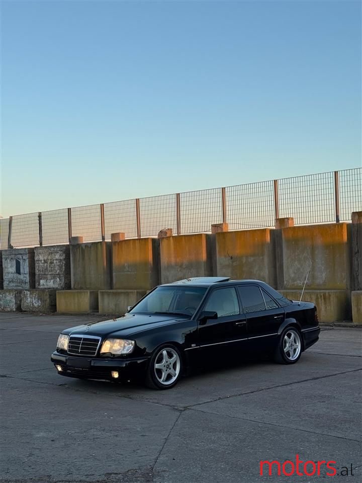 1995' Mercedes-Benz E 320 photo #1