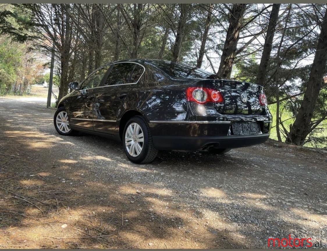 2005' Volkswagen Passat photo #2