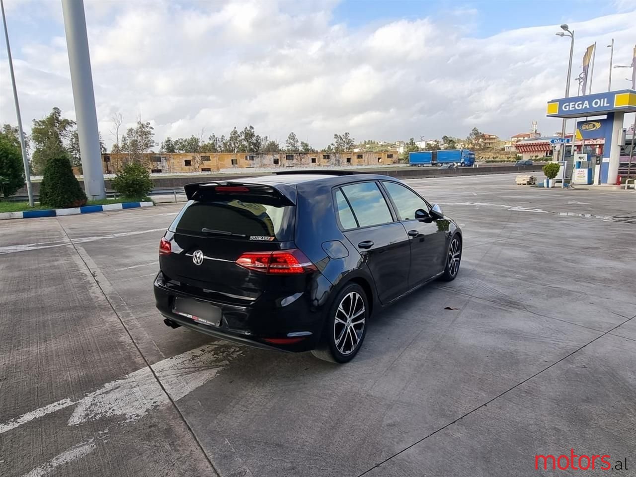 2014' Volkswagen Golf photo #3