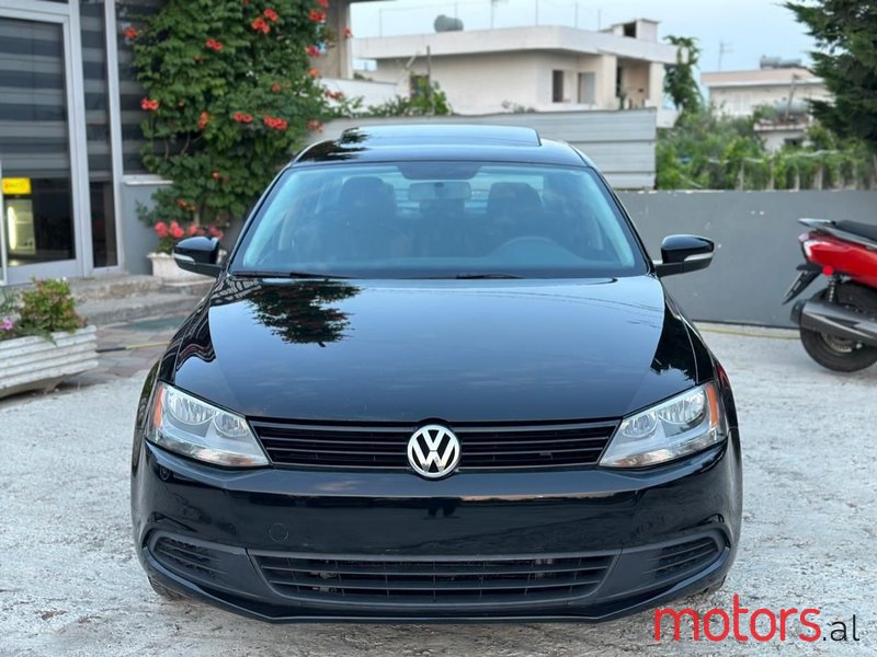 2012' Volkswagen Jetta photo #2