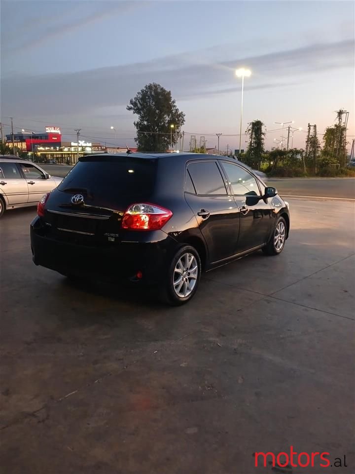 2012' Toyota Auris photo #6