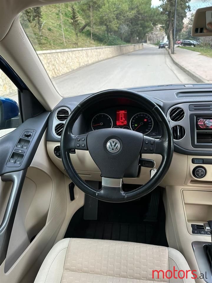 2008' Volkswagen Tiguan photo #3