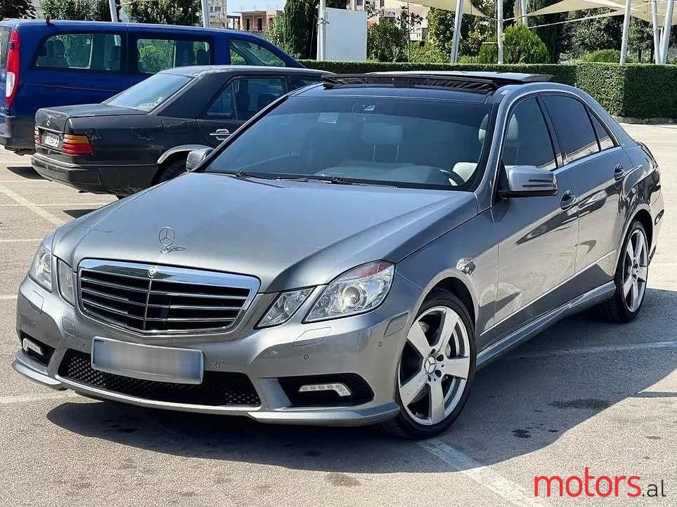 2011' Mercedes-Benz E 500 photo #1