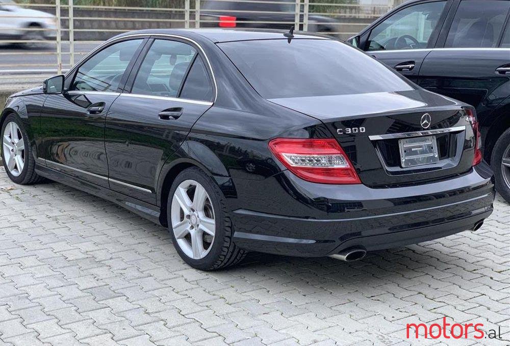 2011' Mercedes-Benz C 300 photo #1