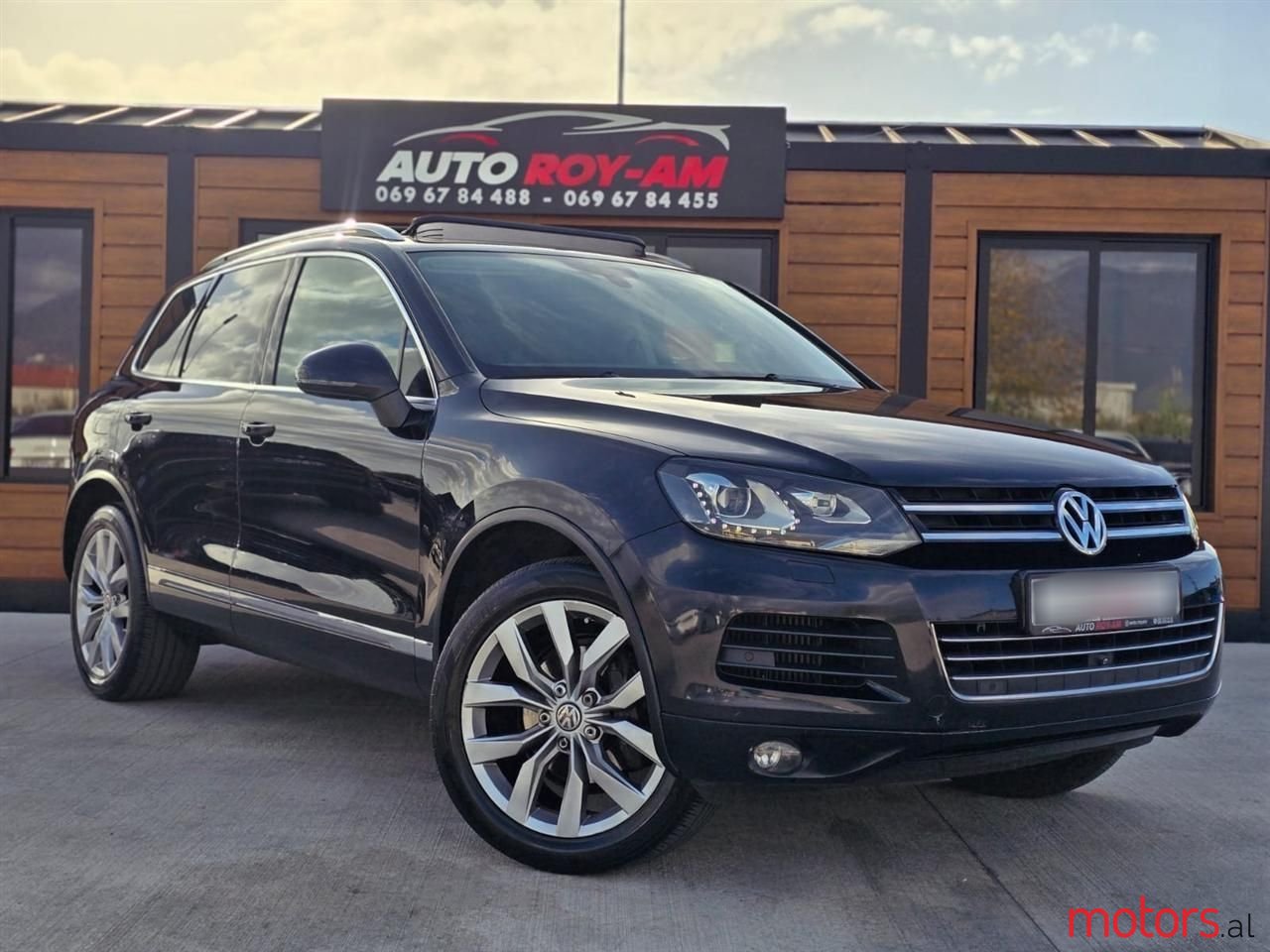 2012' Volkswagen Touareg photo #2