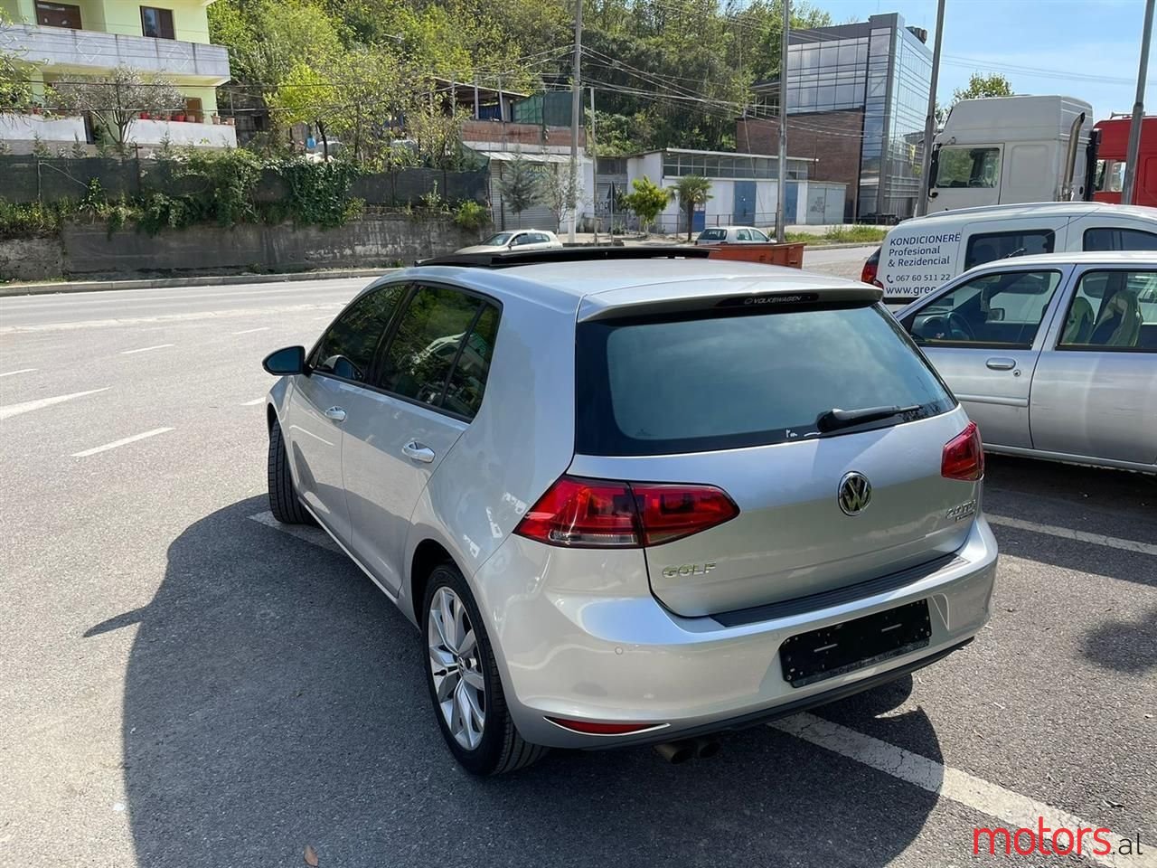 2015' Volkswagen Golf photo #2