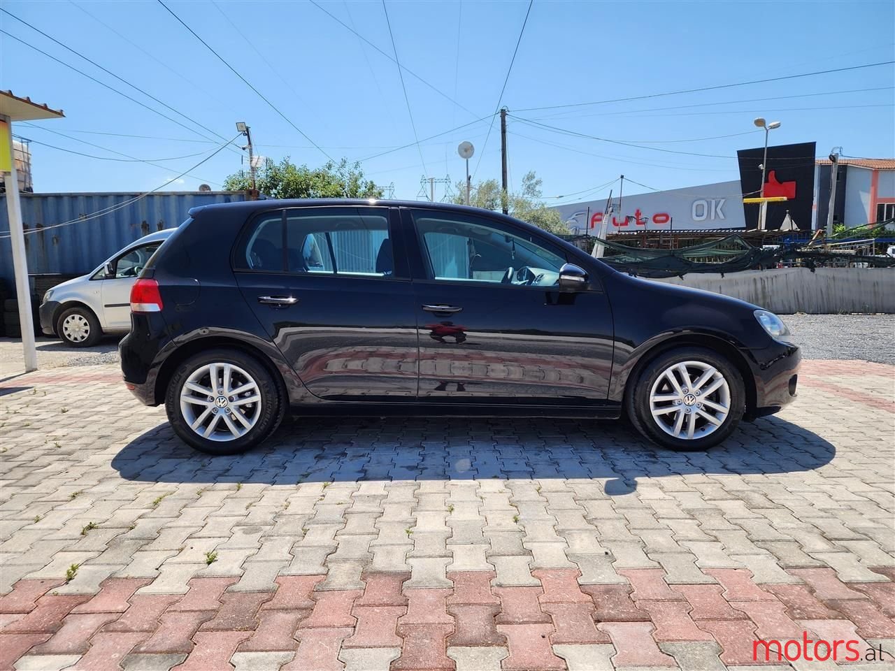 2011' Volkswagen Golf photo #4