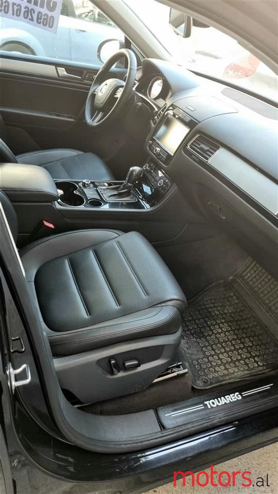2012' Volkswagen Touareg photo #4