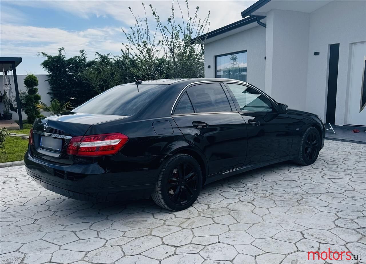 2010' Mercedes-Benz E 220 photo #5