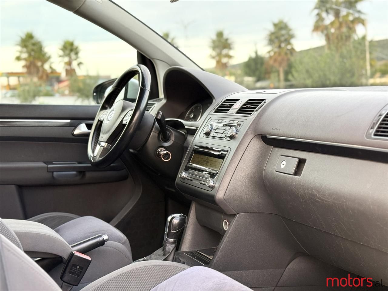 2011' Volkswagen Touran photo #5