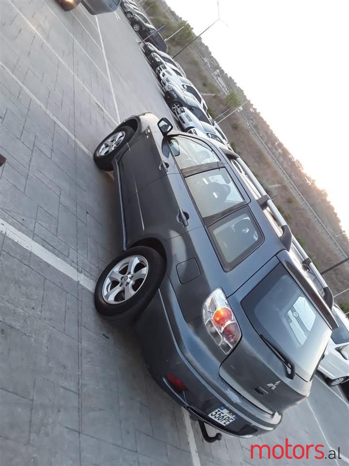 2004' Mitsubishi Outlander photo #2