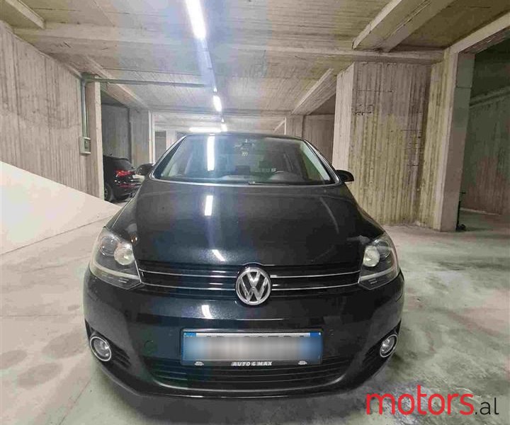2012' Volkswagen Golf Plus photo #1