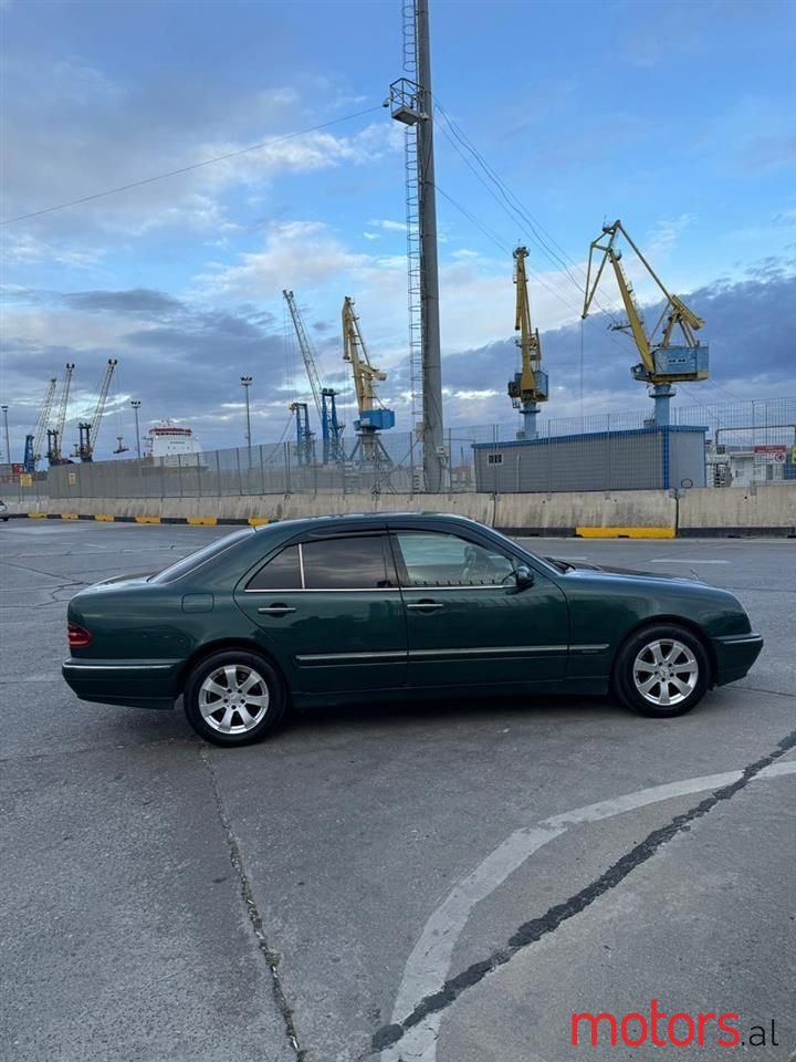 2000' Mercedes-Benz E 270 photo #4