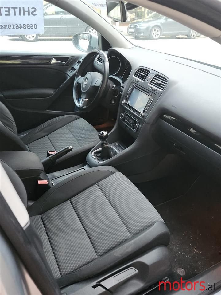 2008' Volkswagen Golf photo #6