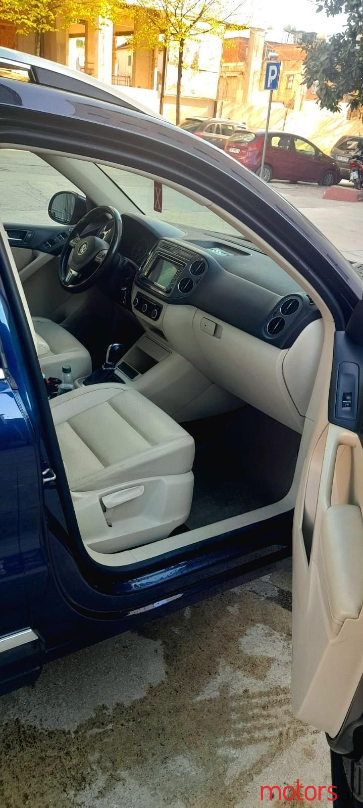 2012' Volkswagen Tiguan photo #4