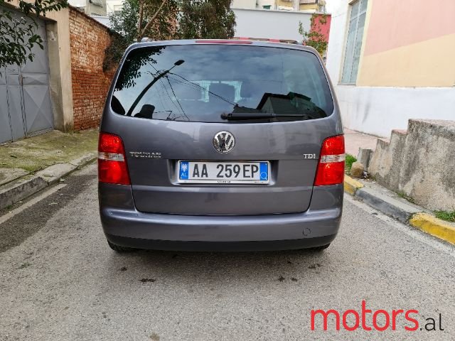 2004' Volkswagen Touran photo #5