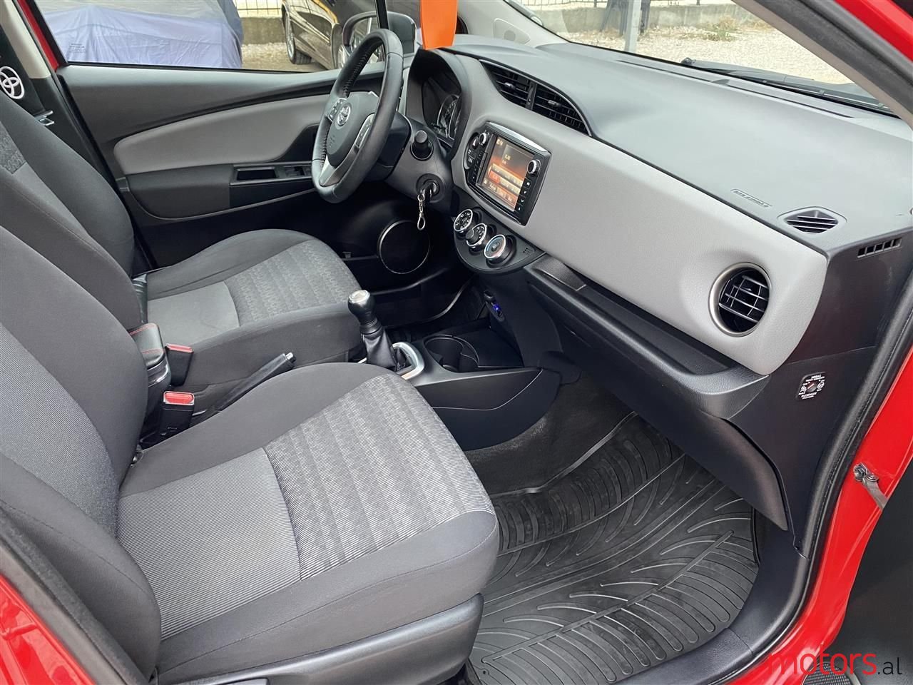 2017' Toyota Yaris photo #2