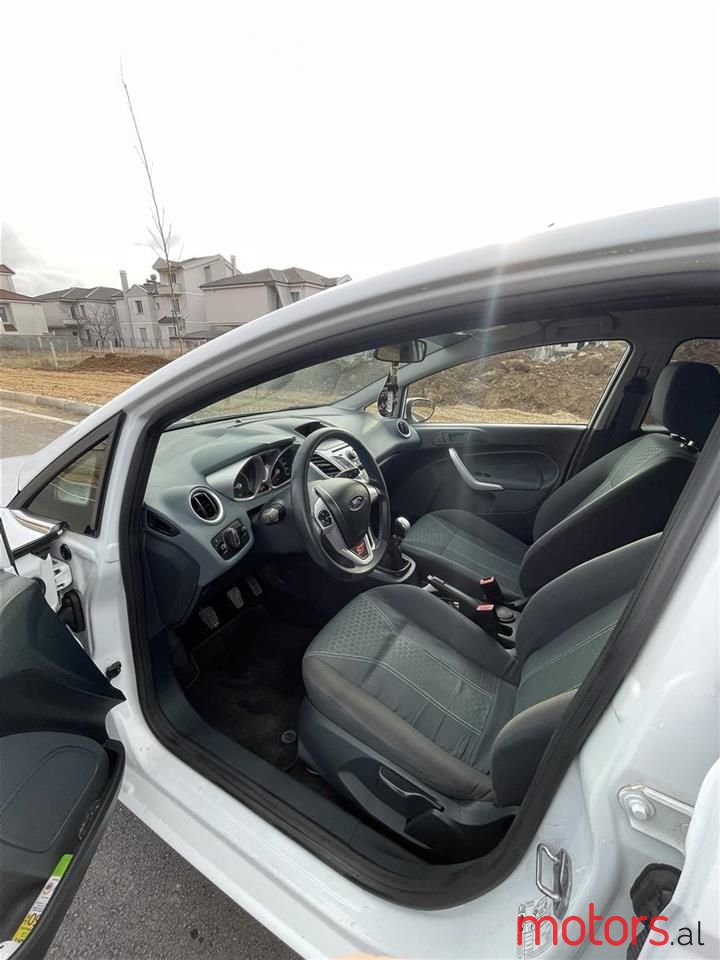 2009' Ford Fiesta photo #2