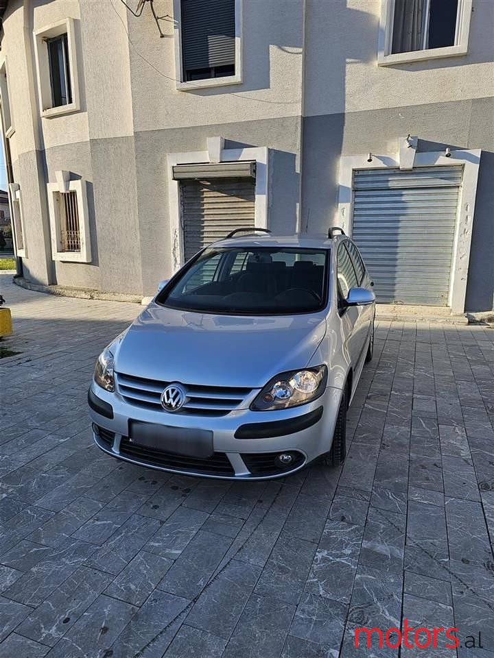 2009' Volkswagen Golf Plus photo #1