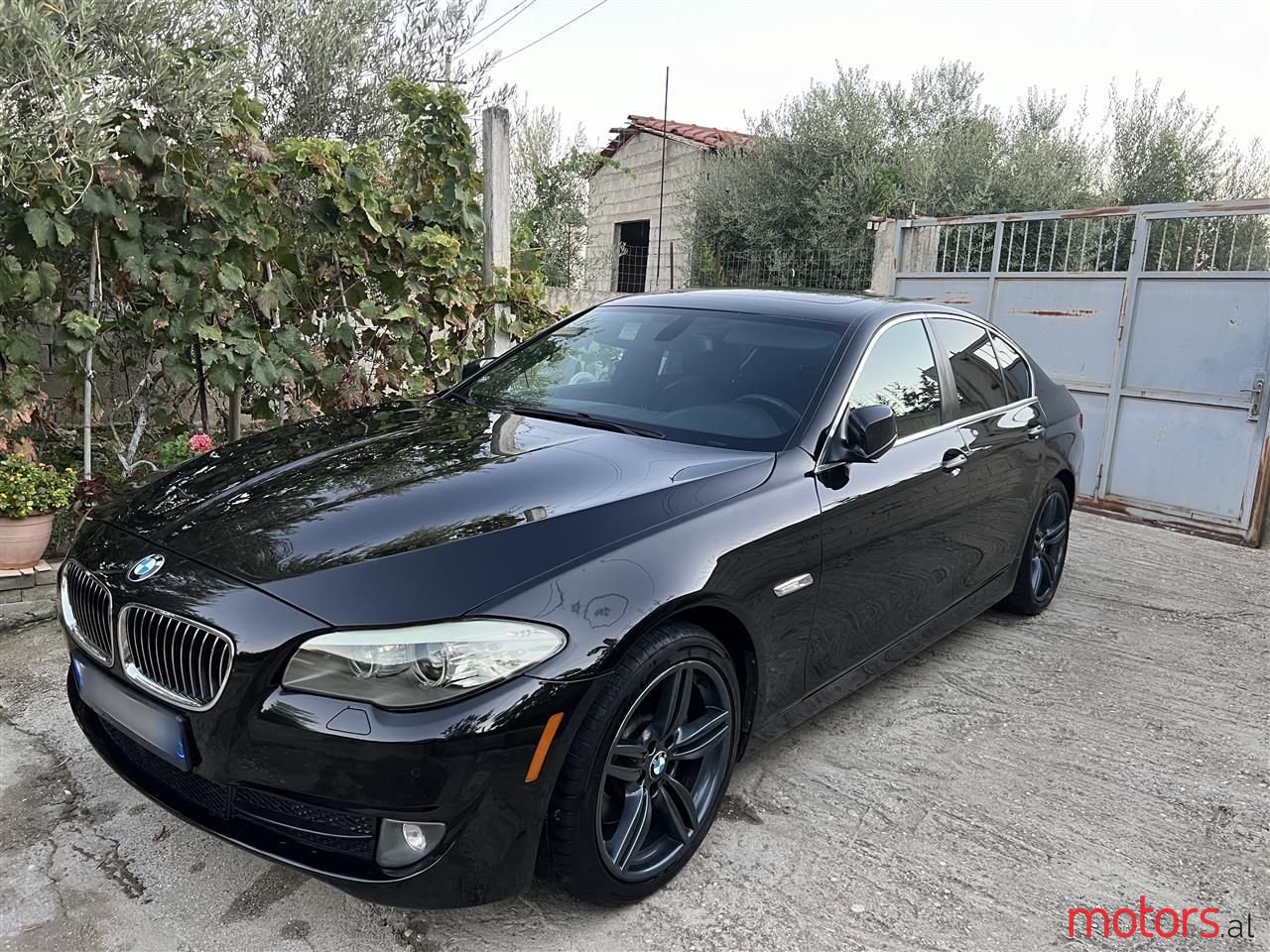 2010' BMW 530 photo #1