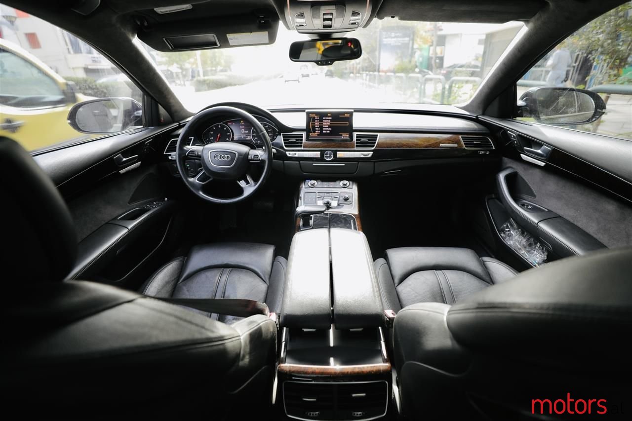 2012' Audi A8 photo #3