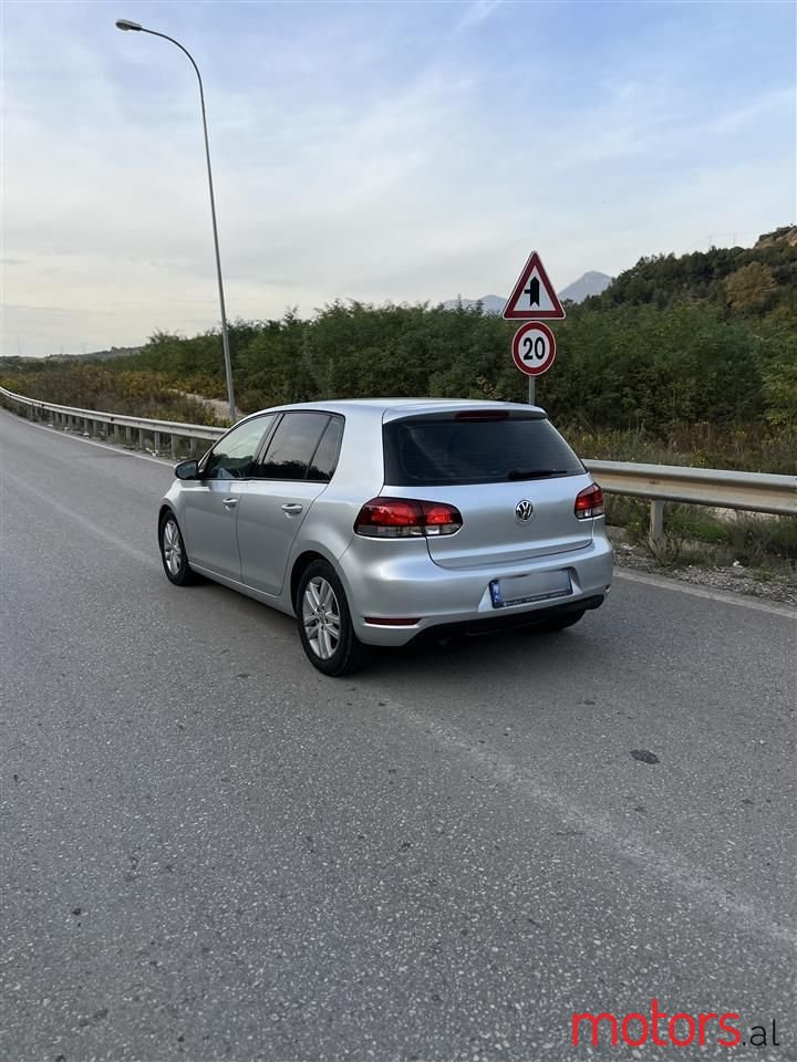 2010' Volkswagen Golf photo #4