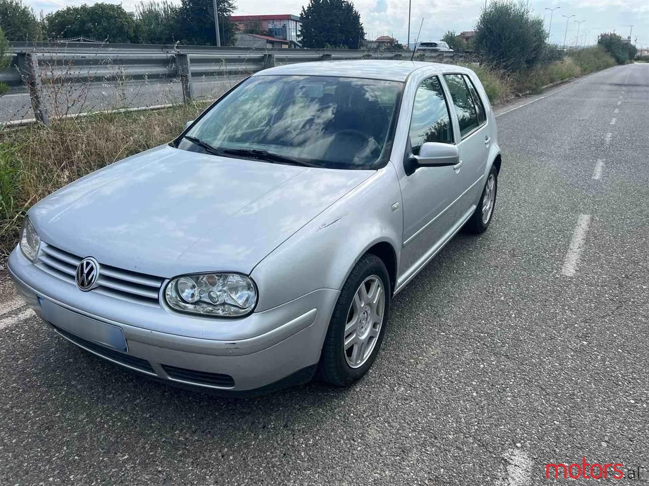 2002' Volkswagen Golf photo #1