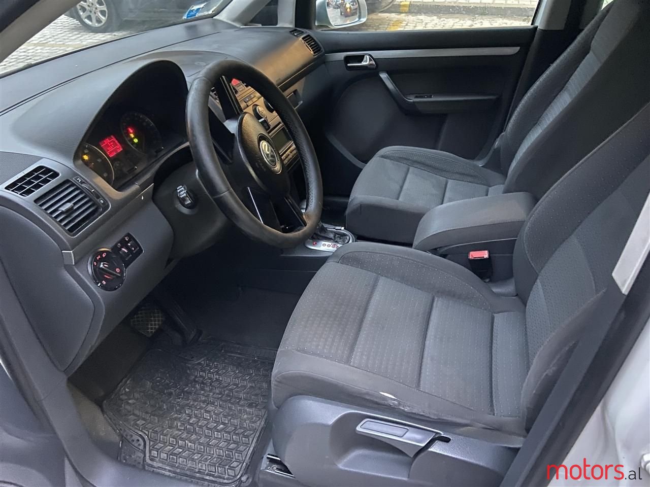 2005' Volkswagen Touran photo #1