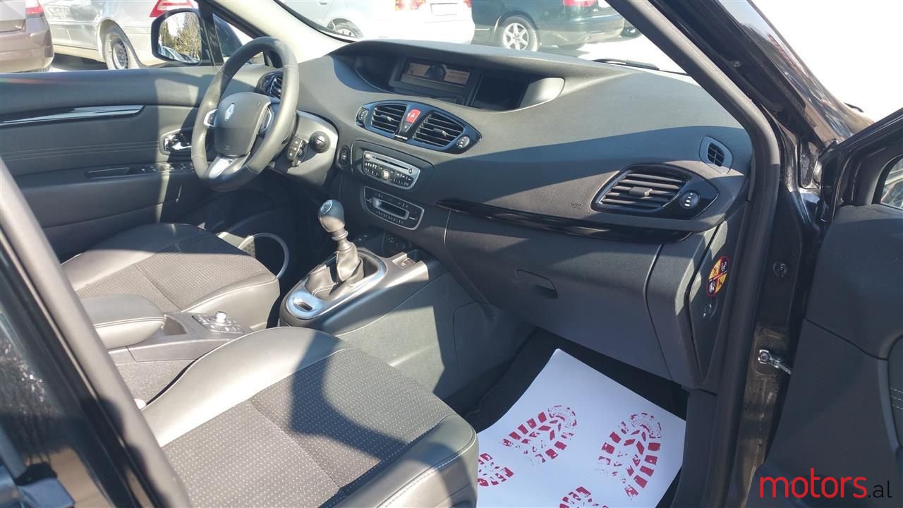 2011' Renault Scenic photo #6