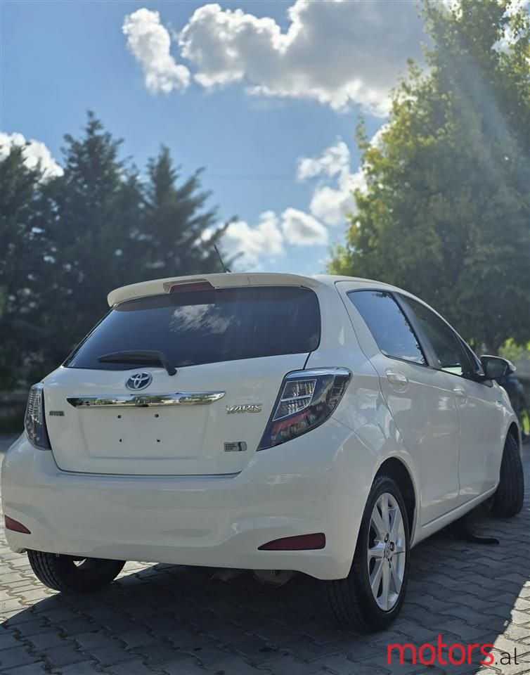 2012' Toyota Yaris photo #2