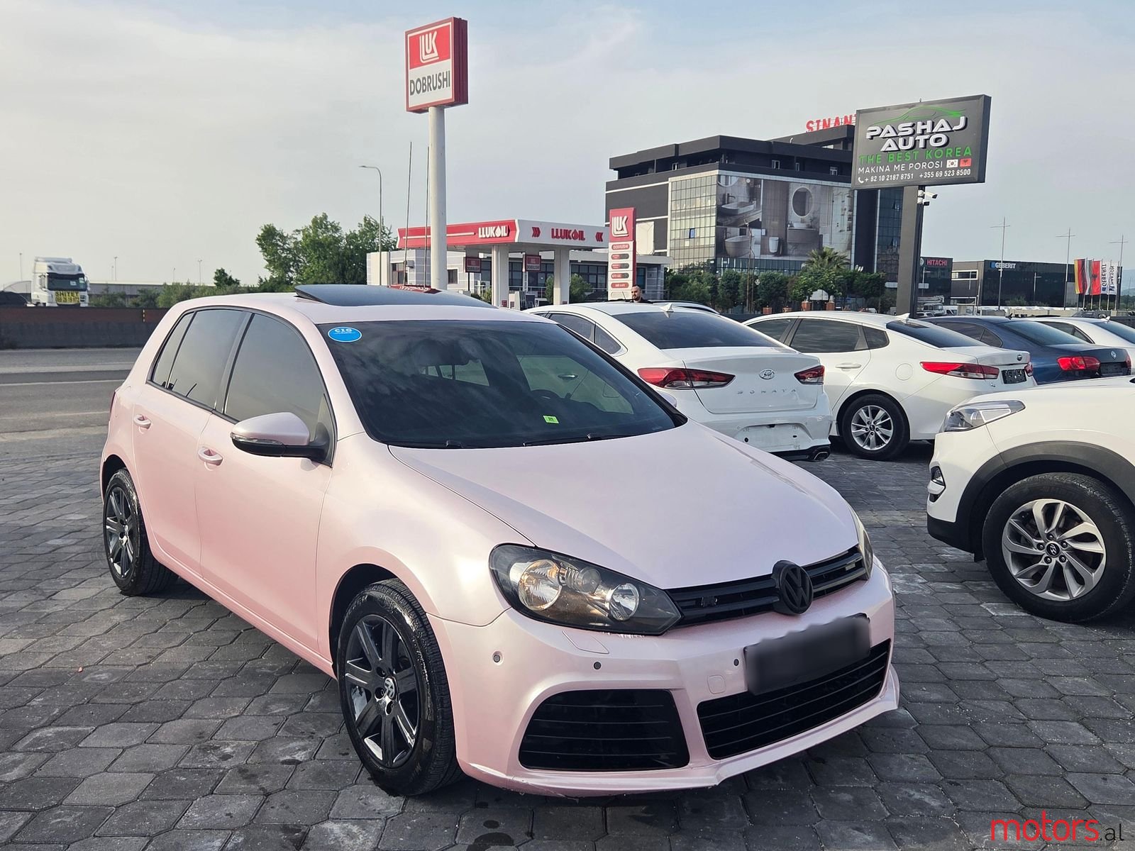 2011' Volkswagen Golf photo #1