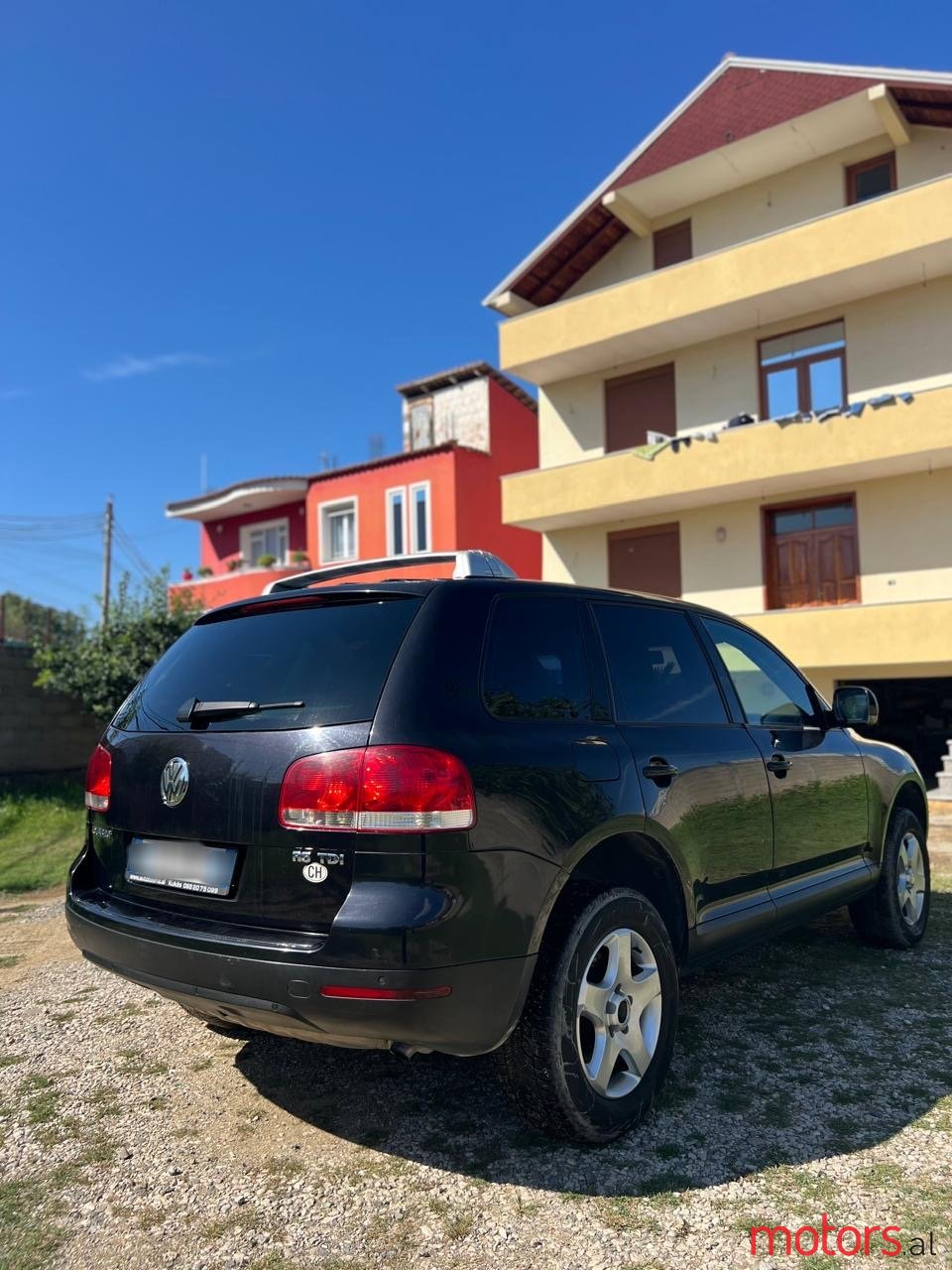 2005' Volkswagen Touareg photo #2