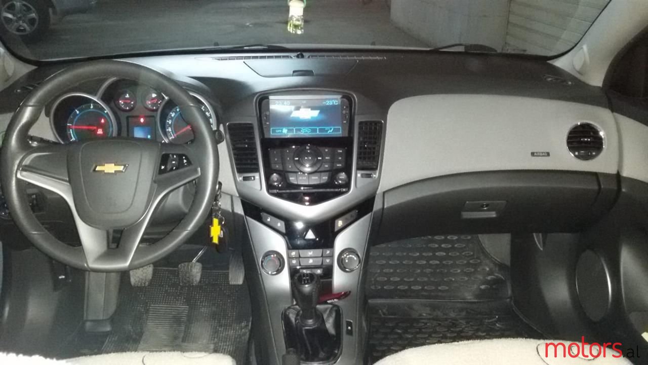 2009' Chevrolet Cruze photo #2