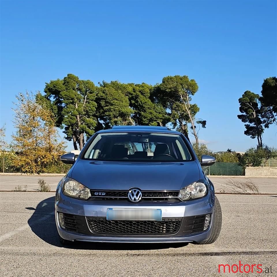 2009' Volkswagen Golf photo #2