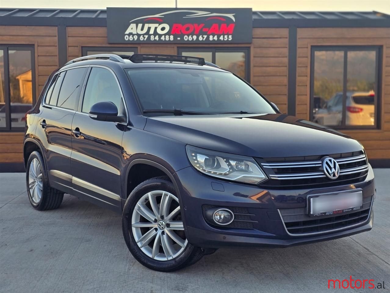 2012' Volkswagen Tiguan photo #1