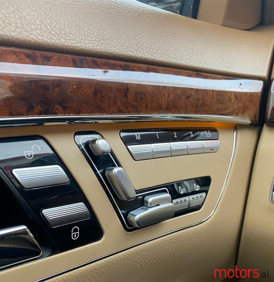 2009' Mercedes-Benz S 550 photo #2