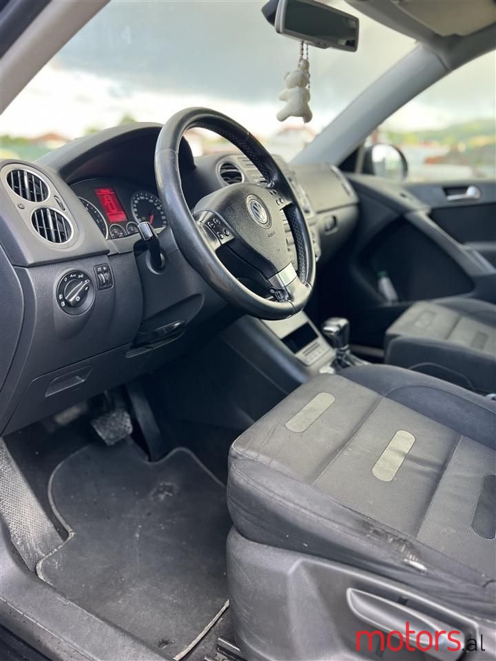 2009' Volkswagen Tiguan photo #3