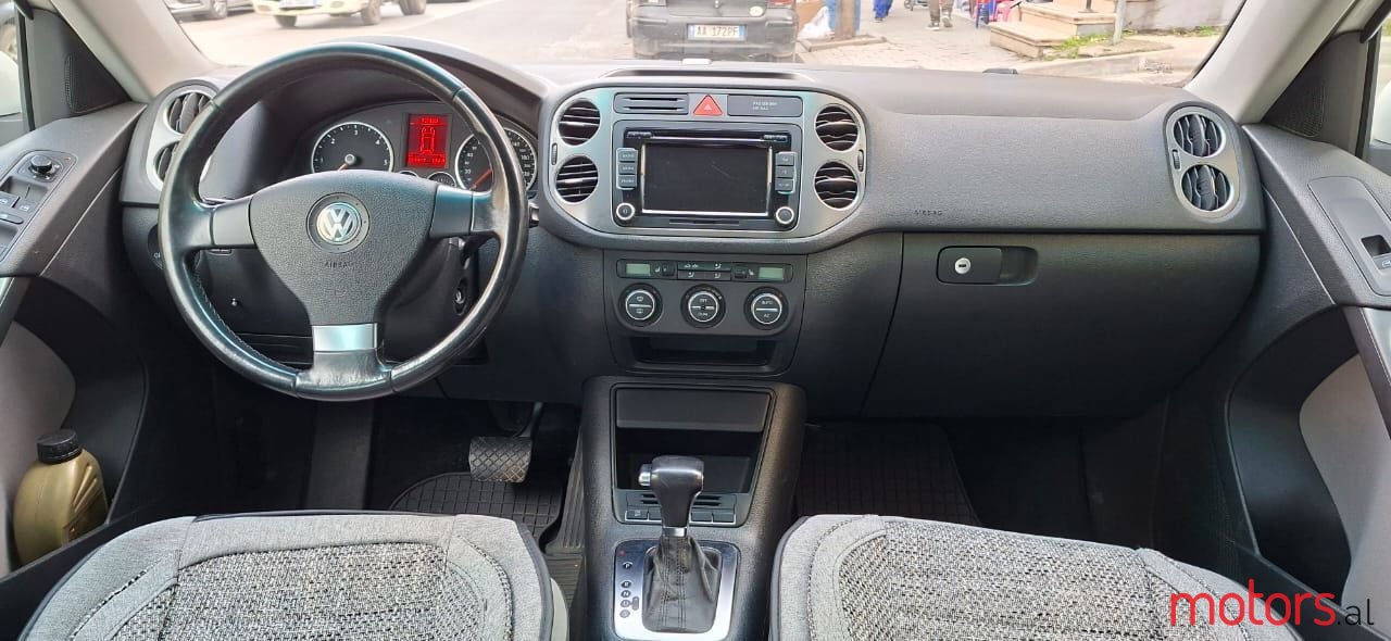 2009' Volkswagen Tiguan photo #4