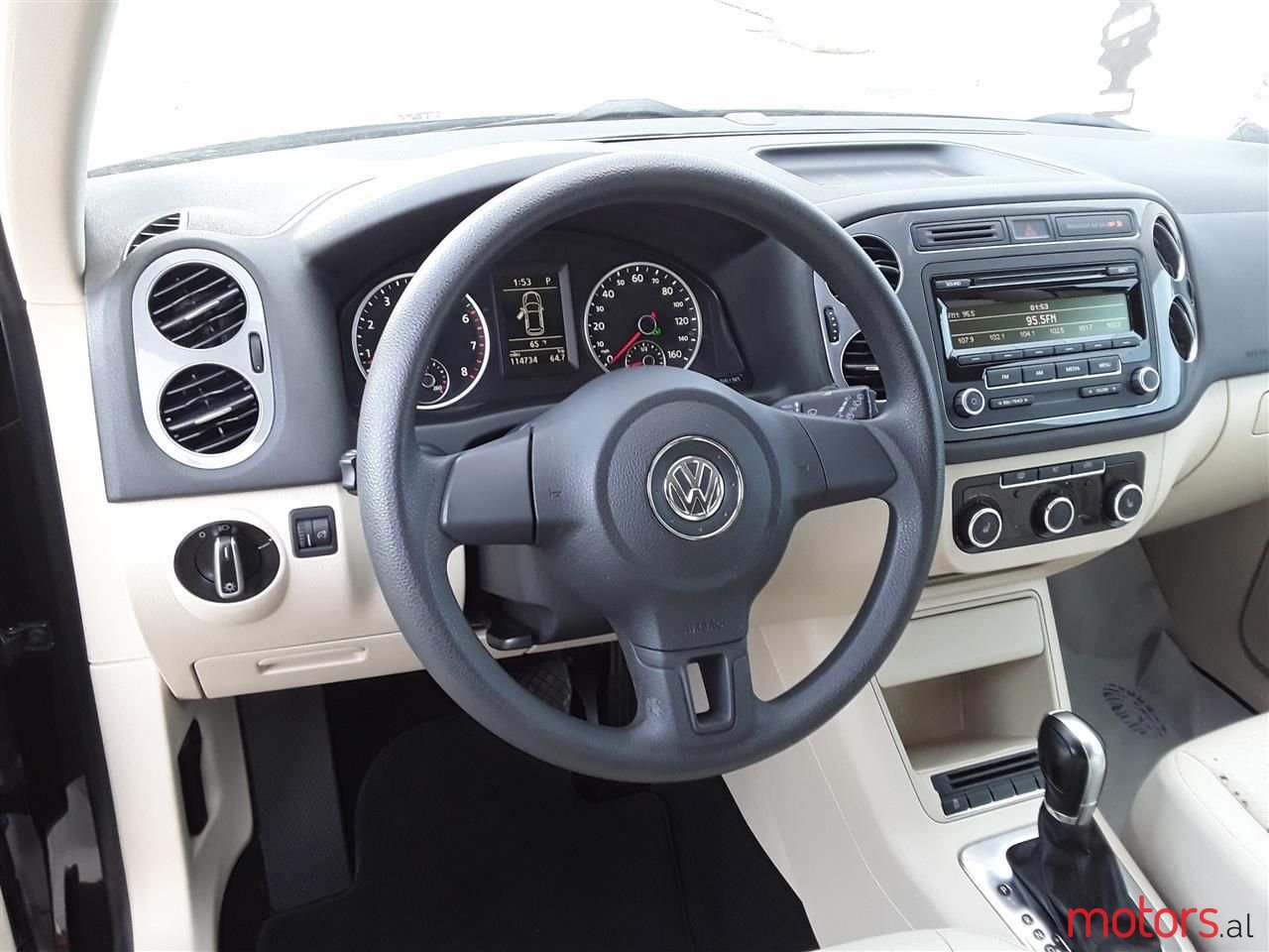 2012' Volkswagen Tiguan photo #2